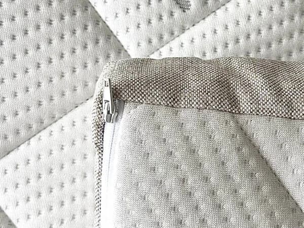 Antčiužinio nuimamo TENCEL™ užvalkalo krašto užtrauktukas iš arti
